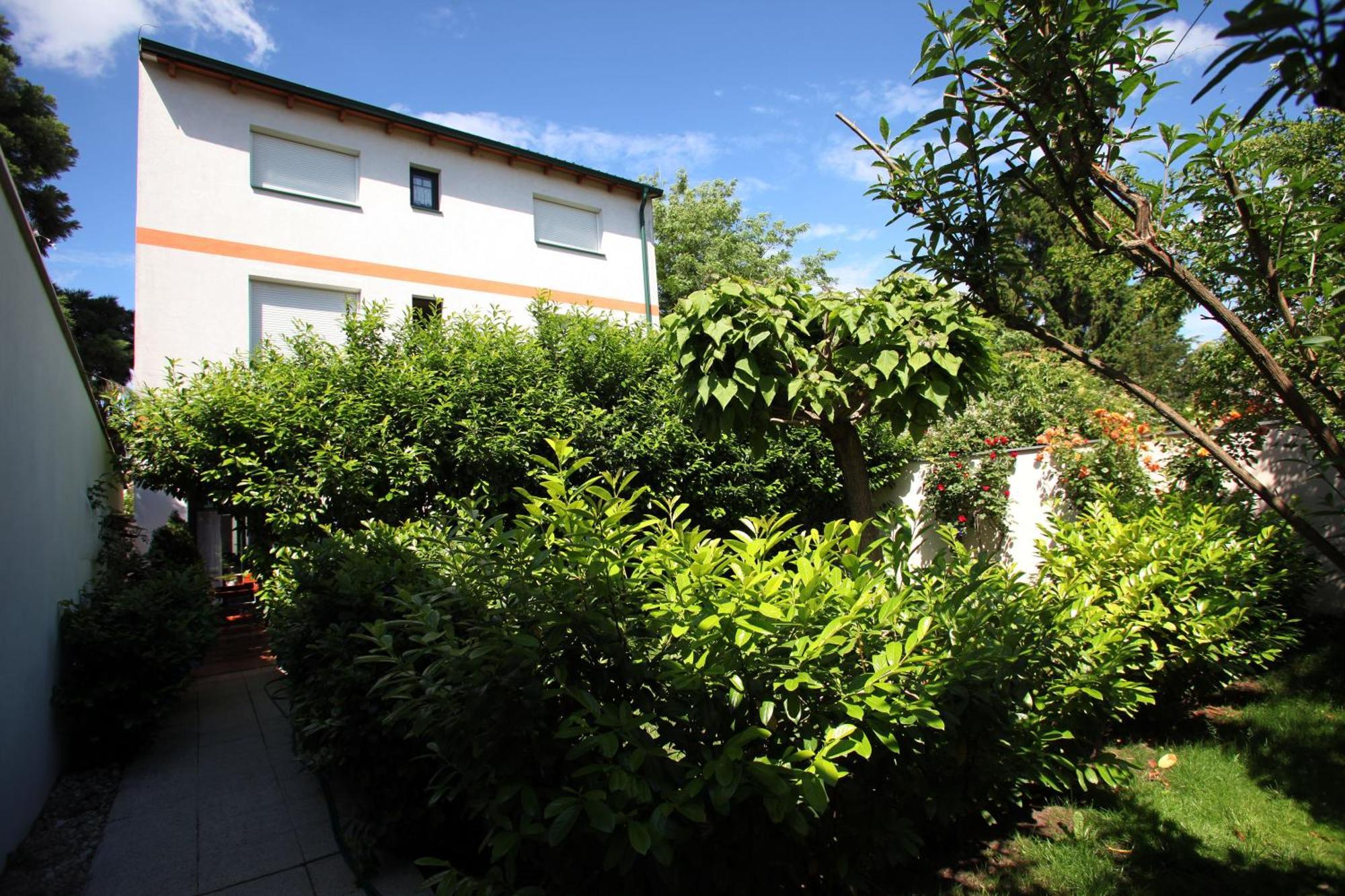 Landhaus Klambauer Ferienapartments Thermennaehe St Martins Therme Frauenkirchen Exterior photo